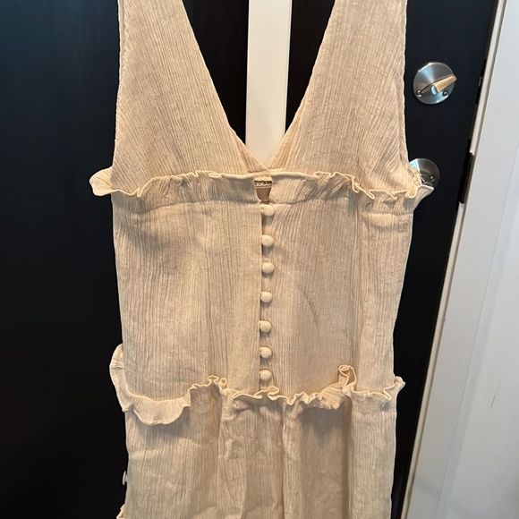 Nwt asos tan colored v neck midi/maxi dress. Size 8 but fits small - Picture 2 of 4